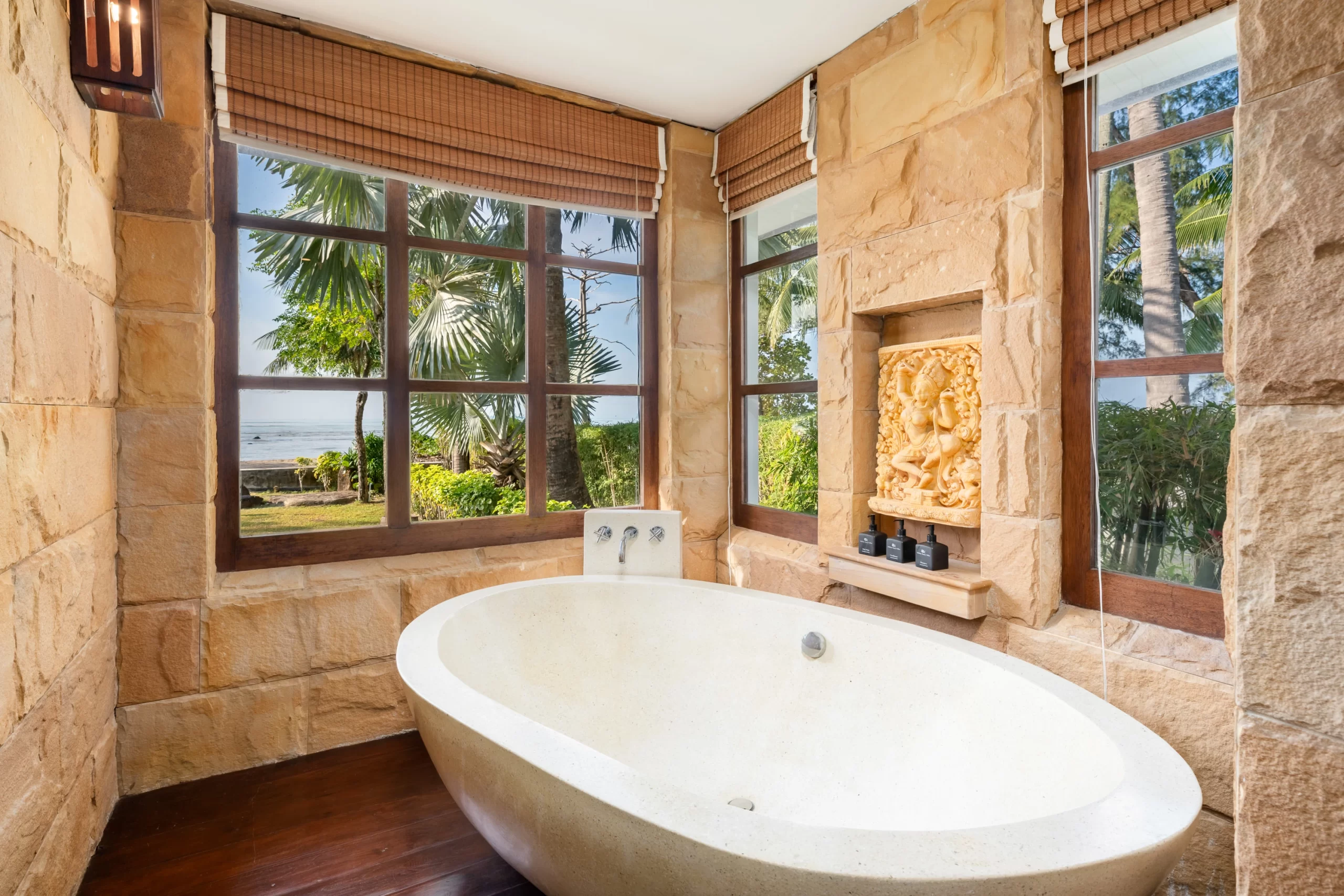 bath tub and view in ban laem set