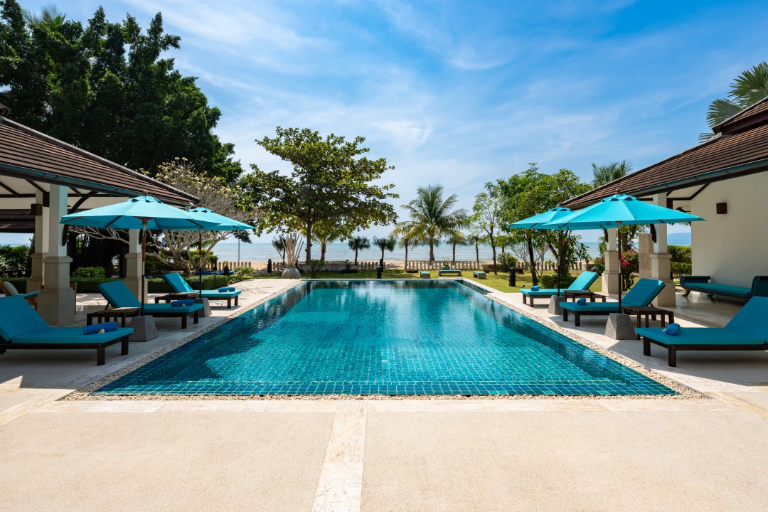 6 Pool to Garden and Beach ban laem set pool